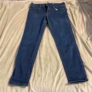 Dark wash American eagle jeggings